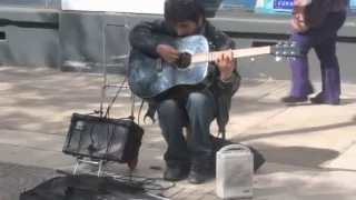 johnny blues en las calles de valparaiso, chile. Amazing Street Blues Guitarist