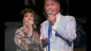 Jan Howard and Bill Anderson Singing "Looking Back To See"