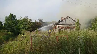 Тушение пожара 21.07.2021. Горит деревянный дом в деревне Каменка.