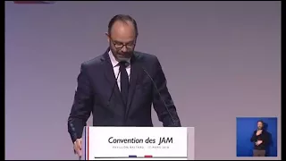 Édouard Philippe enchaîne les blagues aux "Jeunes avec Macron"