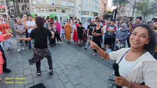 Hatice Kaya Taksim'de "Yanıyorum Söndürelim mi Tabi Tabi" dedi,Turist Bayan Dayanamadı...!