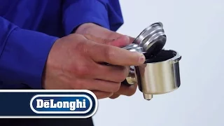 De'Longhi Dedica, EC680: How to Remove The Filter Basket