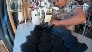 tapizado de asiento de moto con hexagonales