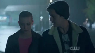 RiverDale 1x10 Betty And Jughead