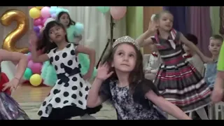 Танец «По барабану» на выпускном в детском саду