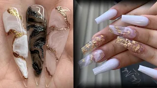 UÑAS EFECTO MÁRMOL. UÑAS EN ACRÍLICO Y PAPEL ORO.