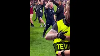 David Moyes Jumps Around With West Ham Players