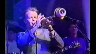 Simply Red -- "Holding Back The Years" TOTP (5-June-1986)