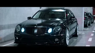 BLACK MERCEDES W211 MONTAGE 4K