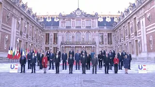 Versailles crisis summit: EU leaders pose for family photo | AFP