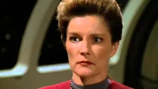 Janeway vs. evil Alien