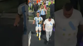 LA SONRISA DE LAUTARO MARTÍNEZ CUANDO ESCUCHA "VAMOS RACING!" 😍💙🎓