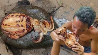 Primitive Technology: Cooking Big Octopus on the Rock Eating Delicious