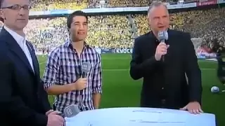 Nuri Sahin lacht Großkreutz aus haha..