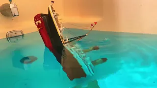 TITANIC model 1/350 sinks and breaks in Half