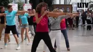 LLTV at the Theatre: Mamma Mia Flashmob