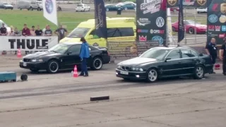 BMW 540i E39 4.4K vs Ford Mustang SVT Cobra 4.6 Supercharged 1/4 mile drag race