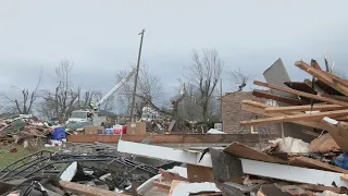 Sen. Mitch McConnell visits Bowling Green after last weekend's tornadoes
