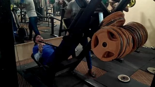 Leg press 495lbs(225kg)