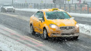 Москву заметает снегом. Цены на такси выросли в три раза из-за непроглядной вьюги