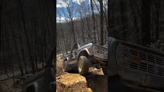 Early Bronco roasting tires and sending it! #windrock #earlybronco #offroad #shorts