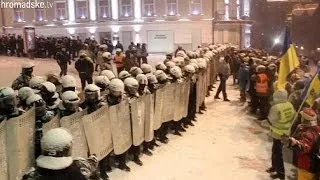 Police clear protesters in Kyiv