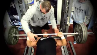 Inner Armour Bodybuilders vs Football Players - Bench Press 315 Max Reps
