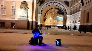 Би -2 - "Полковнику никто не пишет", на Дворцовой площади выступает уличный музыкант Николай Музалёв
