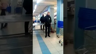 Охранник магазина "ПОЛЯРНАЯ ЗВЕЗДА"  "воткнул" на рабочем месте.