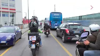 Pullman del Napoli verso lo stadio: immagini integrali dalla moto di Local Team