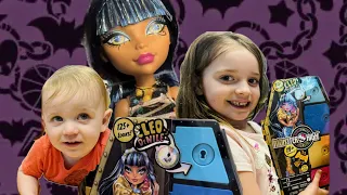 Unboxing monster high surprise doll Cleo De Nile with Alora and Kaladin