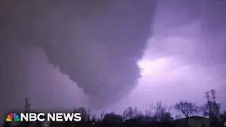 Wave of tornadoes reported in Midwest
