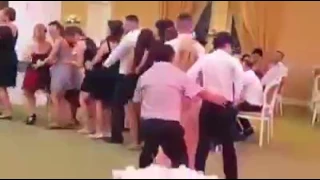 прикольный танец на свадьбе