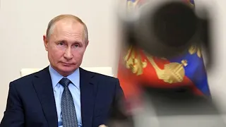 Путин наградил медиков медалью Луки Крымского за борьбу с коронавирусом