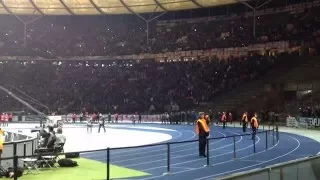 Fans are singing the national anthem of England // Germany vs England
