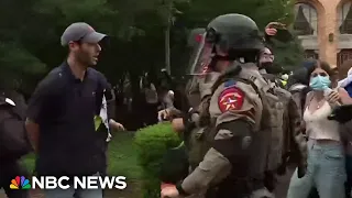 Pro-Palestinian protests continue to grow at campuses in New York and Texas