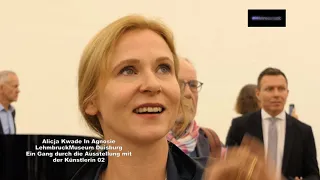 Alicja Kwade In Agnosie LehmbruckMuseum Duisburg Gang durch die Ausstellung mit der Künstlerin 02