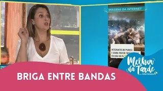 Bandas trocam agressões em show