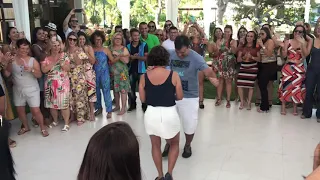 A pisadinha invade a pista de dança do Chica Chaves .