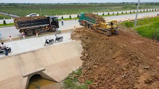 Great Powerful Komatsu Bulldozer Skill Pushing Soil with Dump Truck Unloading Soil in Processing