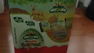 Compre una caja entera de huevos kinder natoons y abro el primero