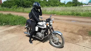 Девушка на Jawa 350 -634 6v