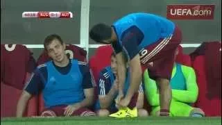 Дзюба целует Самедова. Дзюба лучше всех сиграл в этом матче. Россия - Австрия.