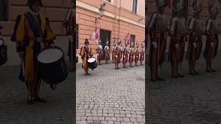 Vatican, exclusive. For the first time inside the barracks of the Pontifical Swiss Guard