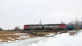 Тепловоз 2ТЭ116УД-022 с составом из полувагонов