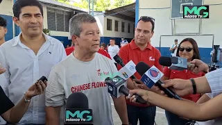 "Soy el candidato más relajado, soy el Chinese Flowers", afirmó "El Chino Flores.