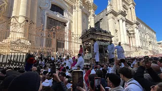 Festa S. Agata Catania. Tradizionale canto delle Benedettine e omaggio floreale.