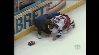 1995: Kovalev fakes injury, costs Sakic and Nordiques the game