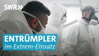 Entrümpler kämpfen sich durch vermüllte Messie Wohnung