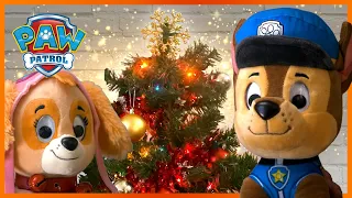 The Pups Celebrate Winter Holidays 🎄⛄️| PAW Patrol | Toy Pretend Play Rescue for Kids